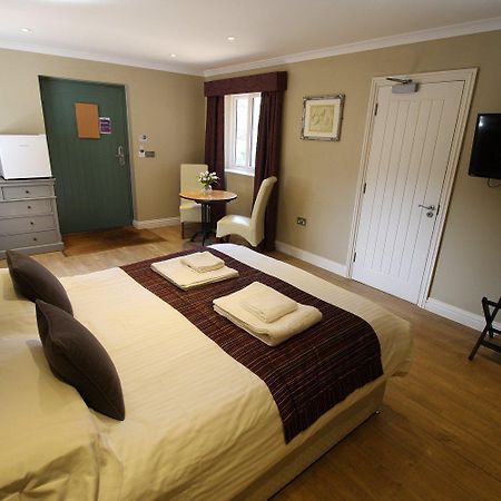The Sun Inn Swindon Ruang foto