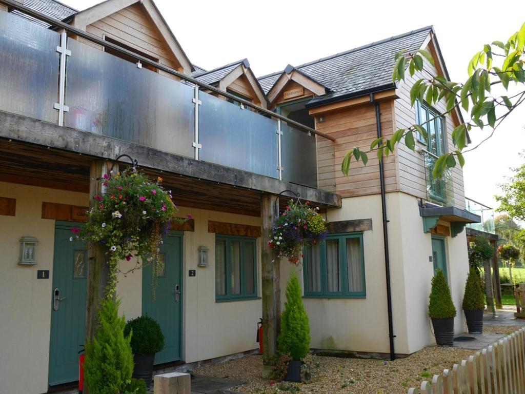 The Sun Inn Swindon Bagian luar foto