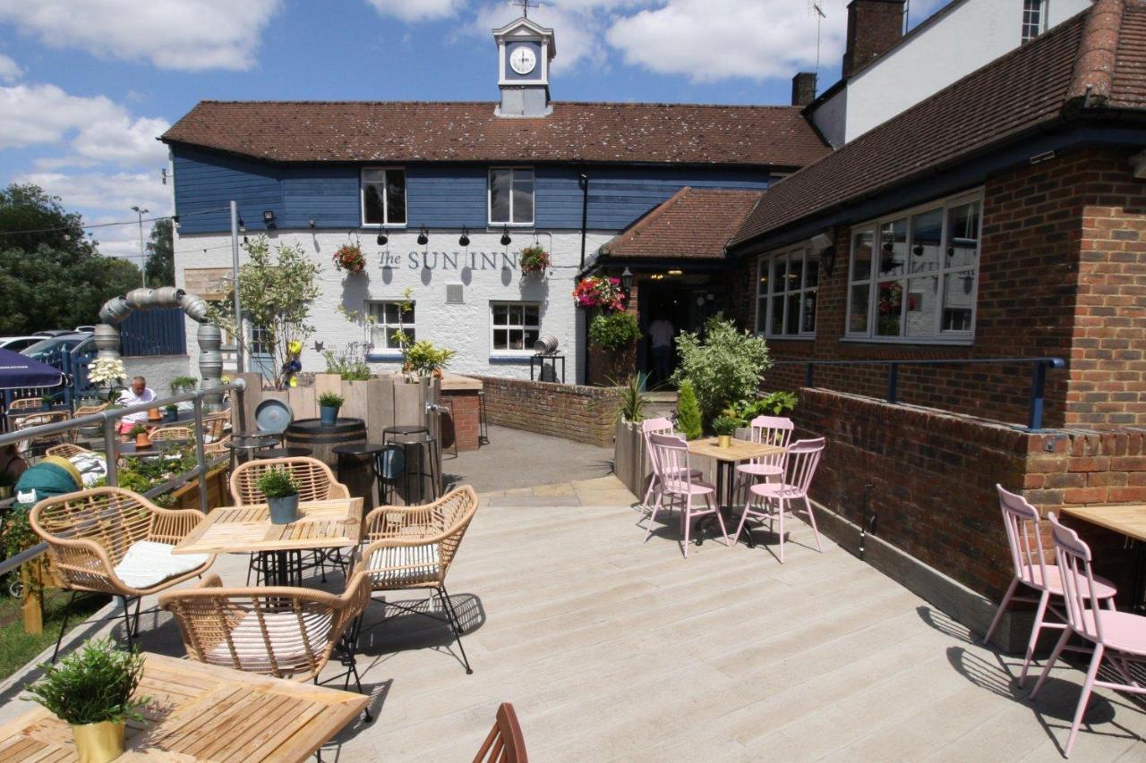 The Sun Inn Swindon Bagian luar foto
