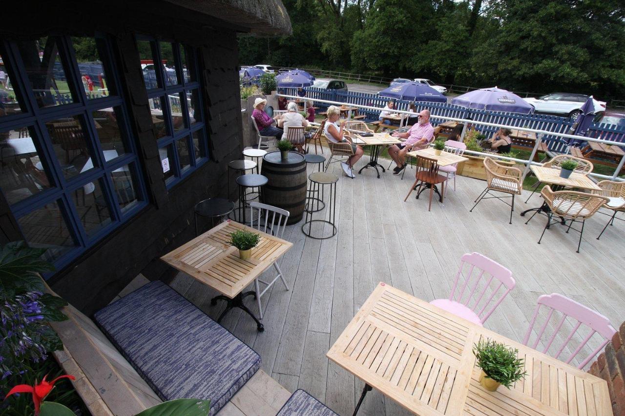 The Sun Inn Swindon Bagian luar foto