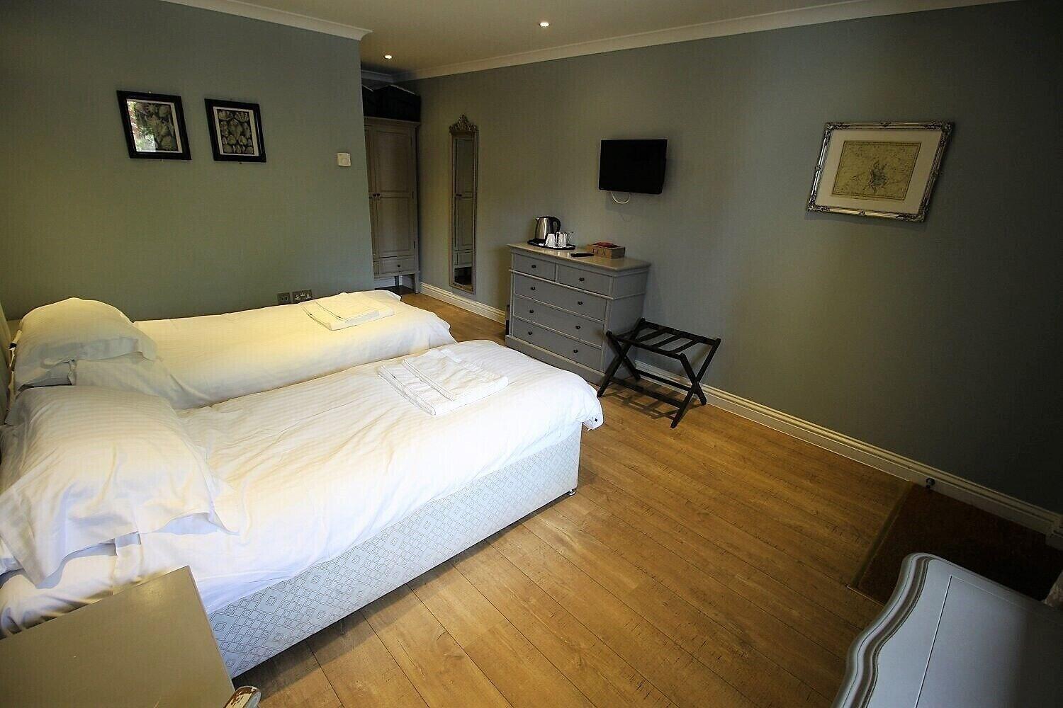 The Sun Inn Swindon Bagian luar foto