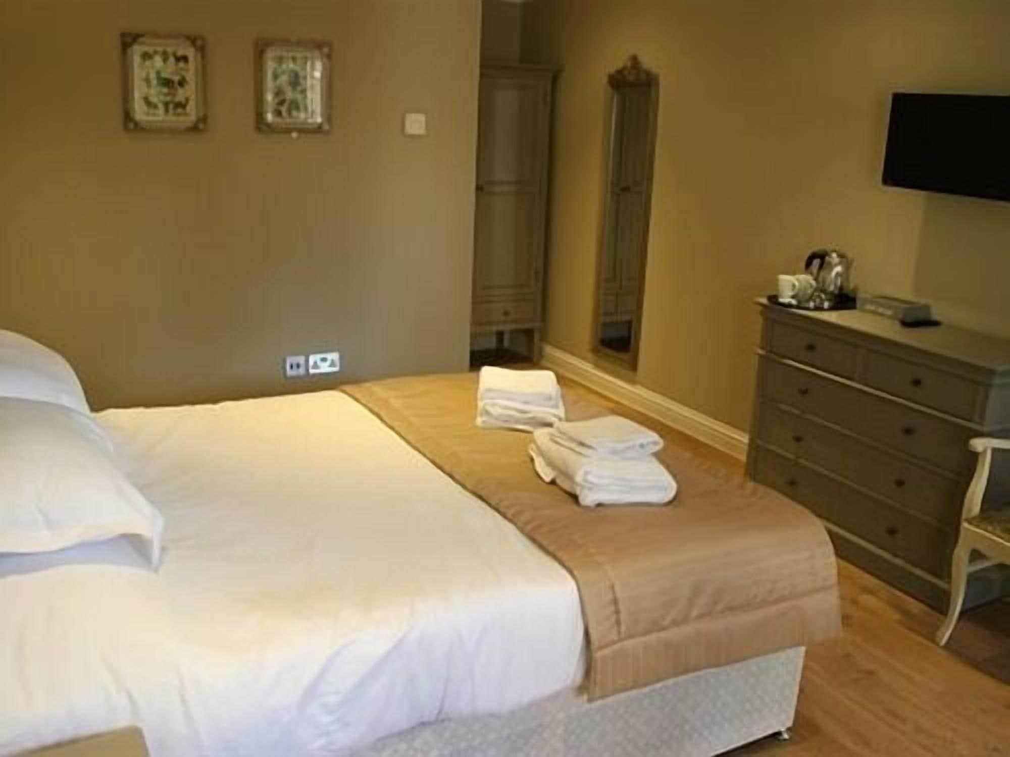 The Sun Inn Swindon Bagian luar foto