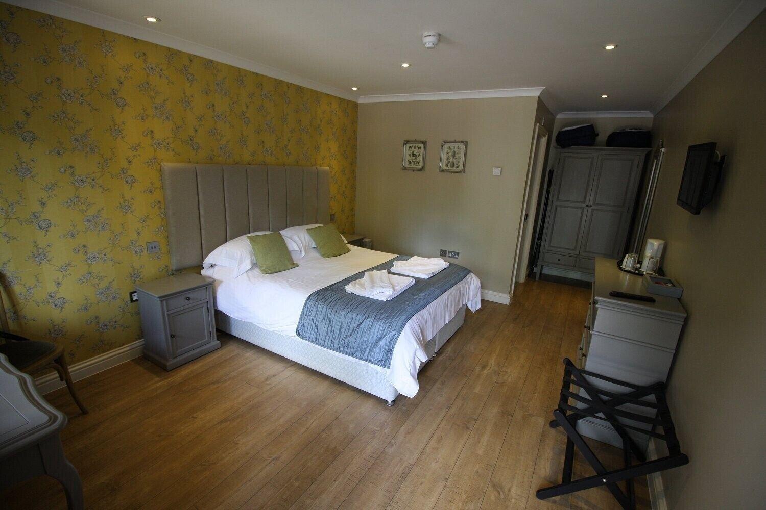 The Sun Inn Swindon Bagian luar foto